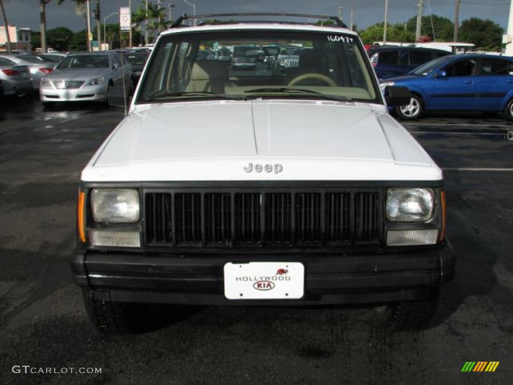 1993 Cherokee  - Bright White / Beige photo #3