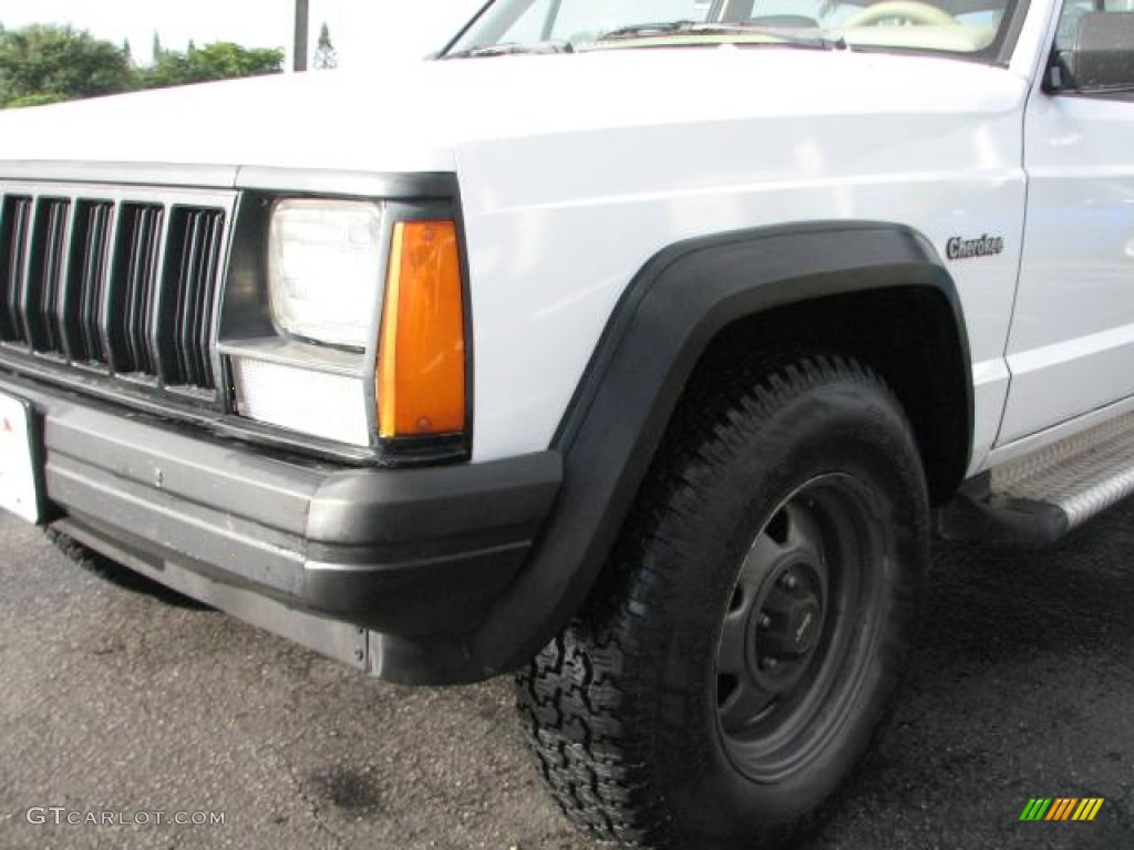 1993 Cherokee  - Bright White / Beige photo #4
