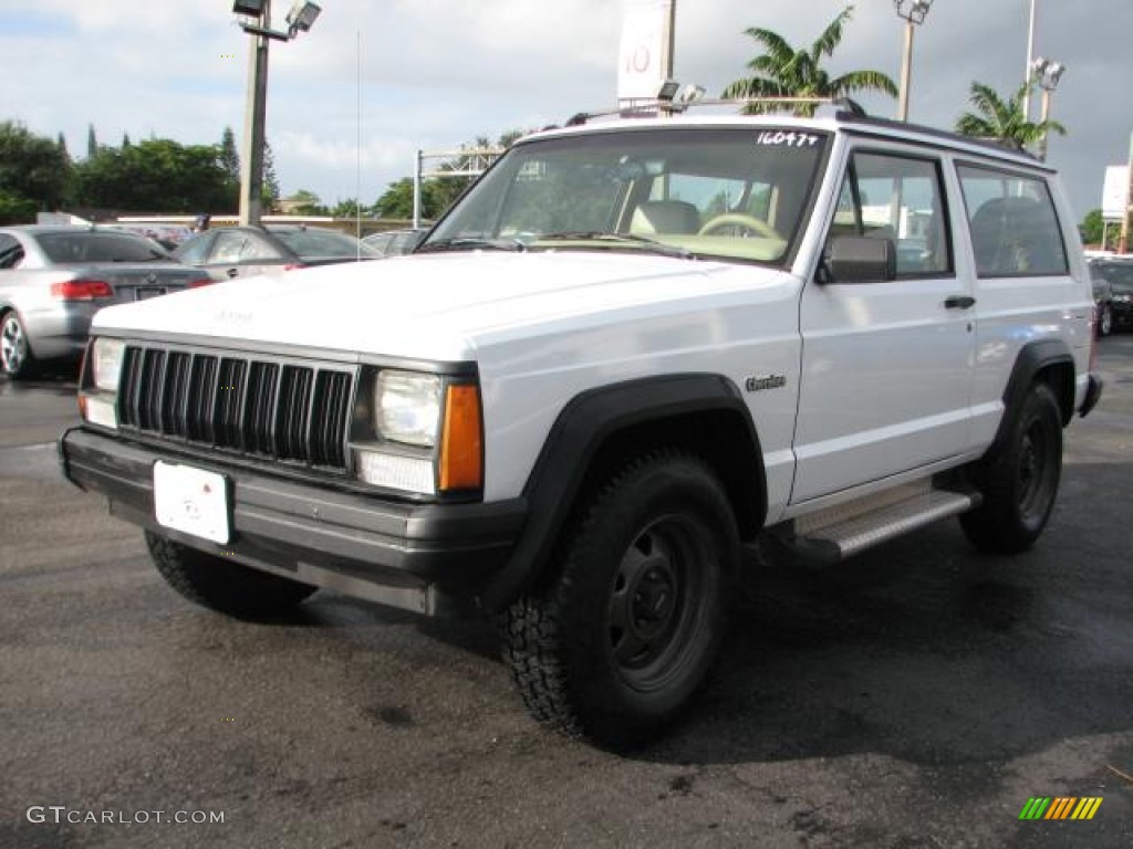 1993 Cherokee  - Bright White / Beige photo #5