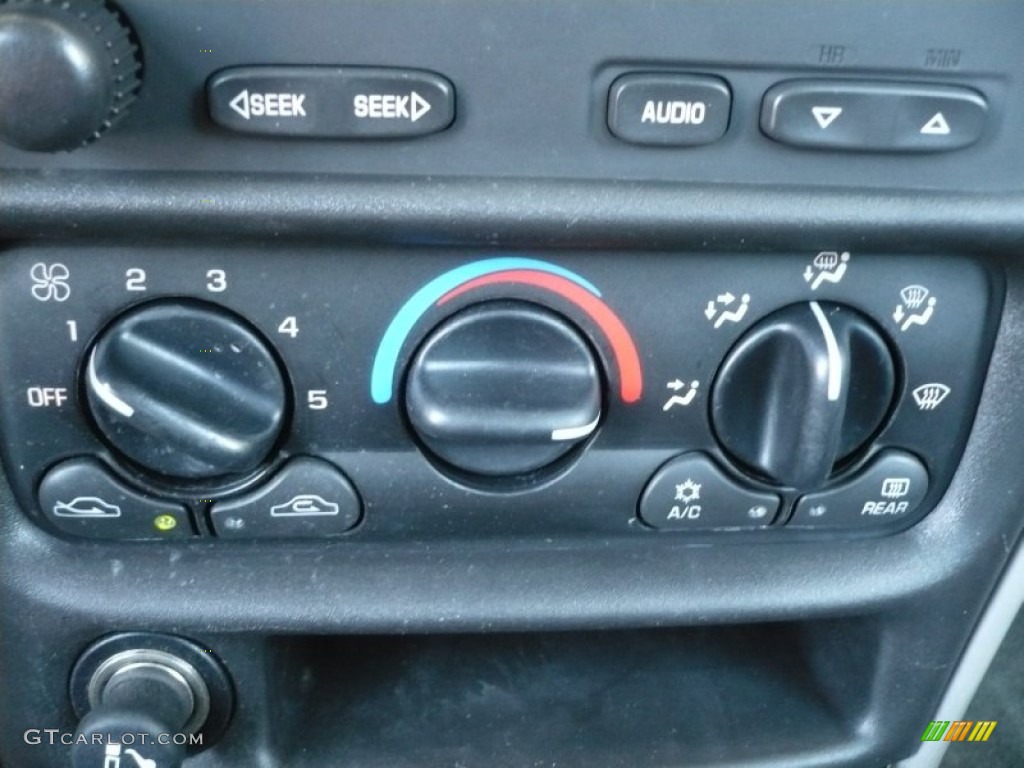 2005 Classic  - Galaxy Silver Metallic / Gray photo #23