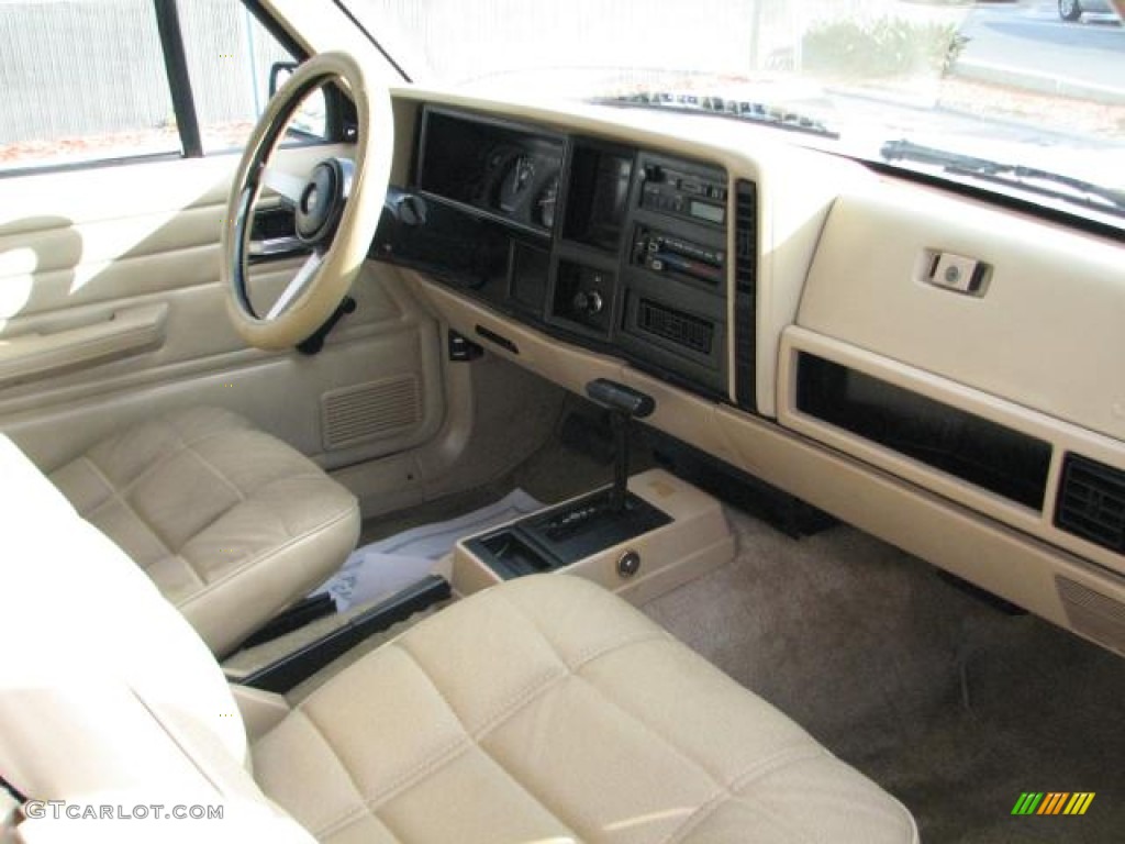 1993 Cherokee  - Bright White / Beige photo #11