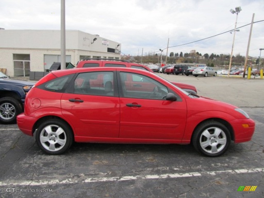 Infra-Red 2003 Ford Focus ZX5 Hatchback Exterior Photo #56361805