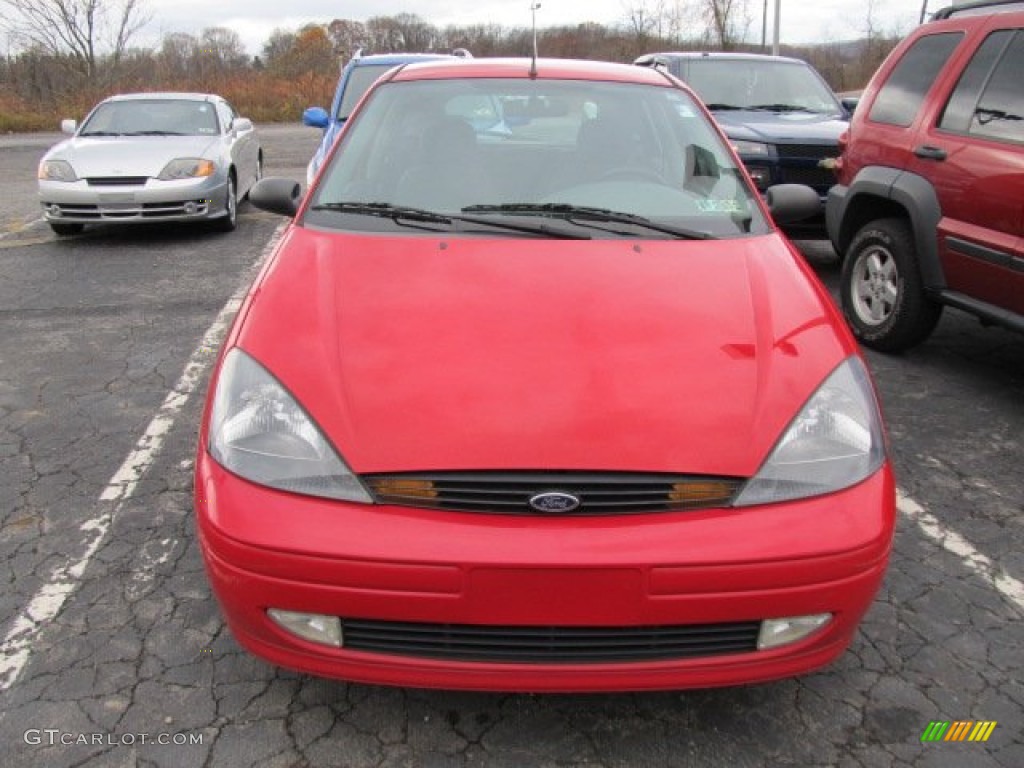 2003 Focus ZX5 Hatchback - Infra-Red / Medium Graphite photo #6