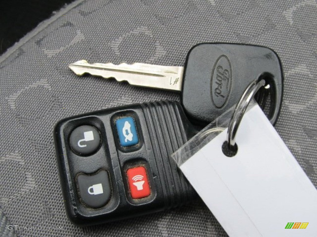 2003 Ford Focus ZX5 Hatchback Keys Photo #56361898