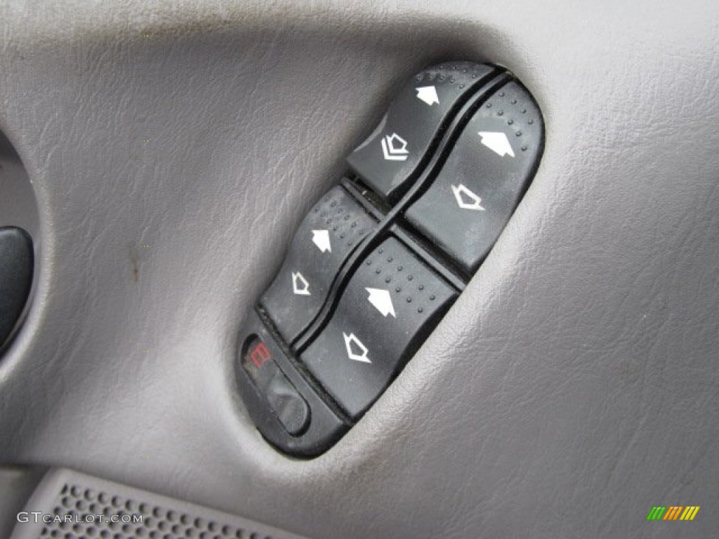 2003 Ford Focus ZX5 Hatchback Controls Photo #56361904