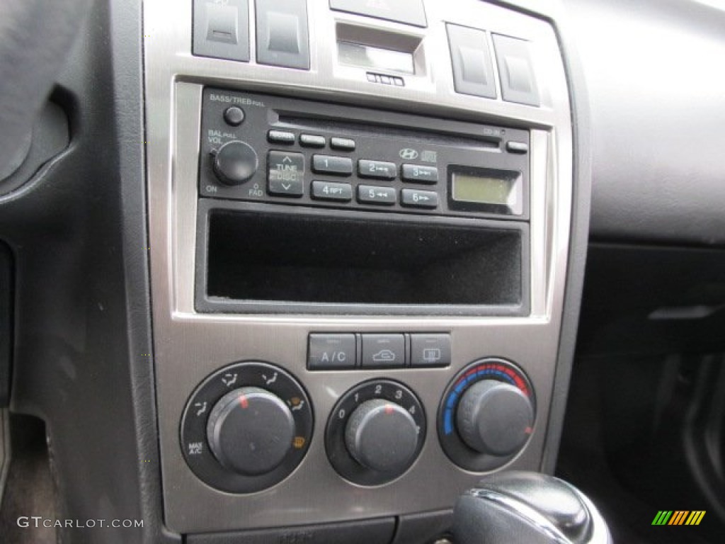 2004 Hyundai Tiburon Standard Tiburon Model Audio System Photos