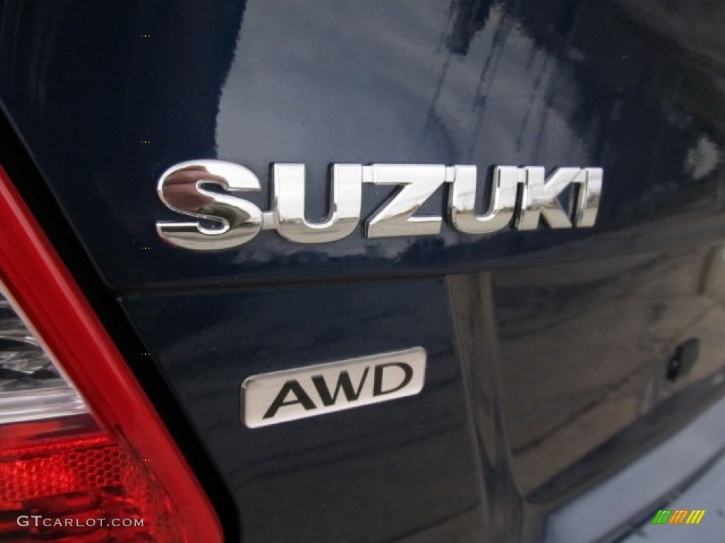 2010 Suzuki Kizashi SLS AWD Marks and Logos Photos