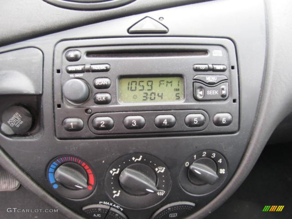 2002 Ford Focus SE Sedan Audio System Photo #56364496