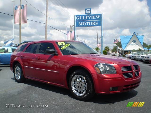 2007 Magnum SXT - Inferno Red Crystal Pearl / Dark Slate Gray/Light Slate Gray photo #1