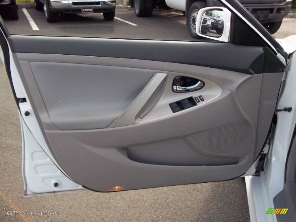 2008 Camry LE V6 - Super White / Ash photo #10