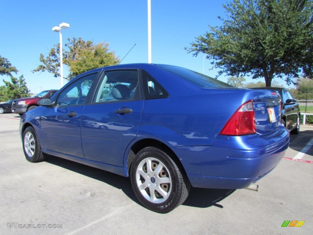 2005 Focus ZX4 S Sedan - French Blue Metallic / Dark Flint/Light Flint photo #3