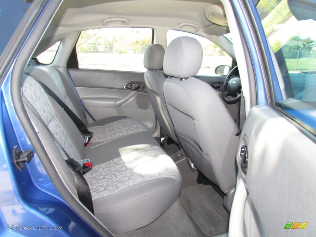 2005 Focus ZX4 S Sedan - French Blue Metallic / Dark Flint/Light Flint photo #11