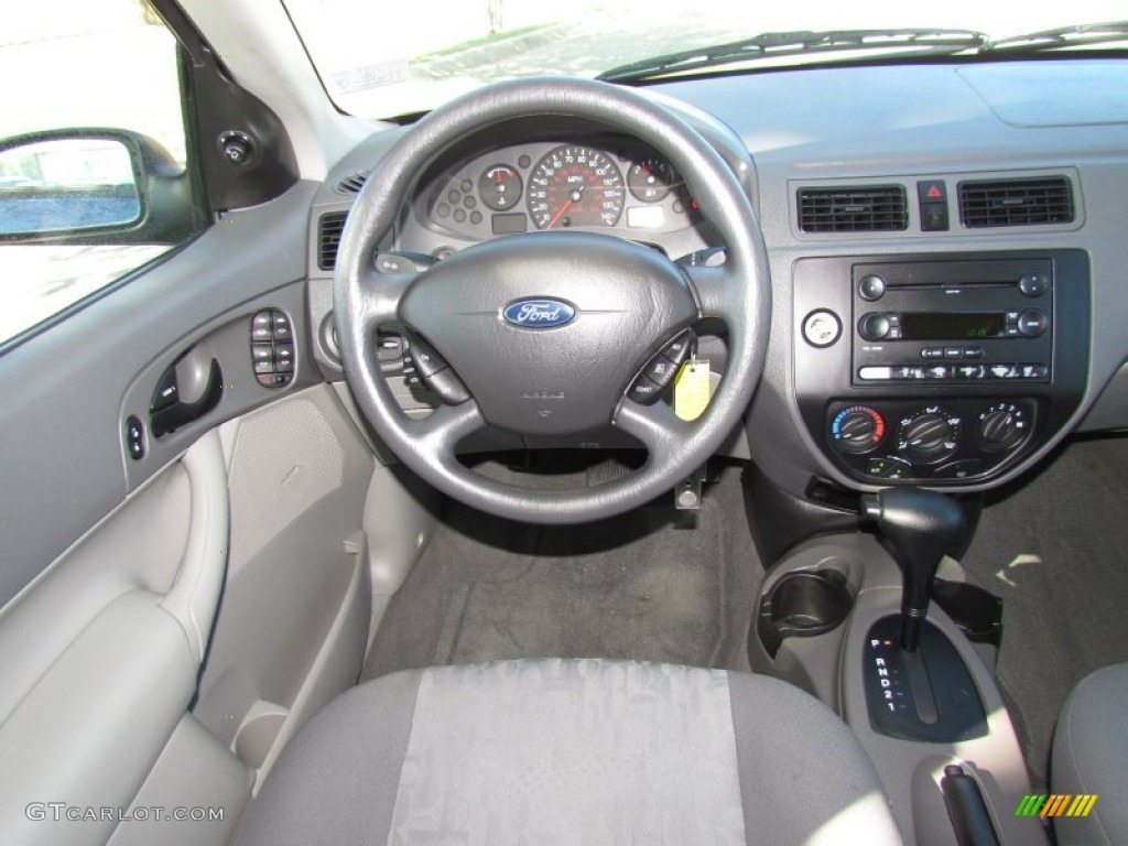 2005 Focus ZX4 S Sedan - French Blue Metallic / Dark Flint/Light Flint photo #15