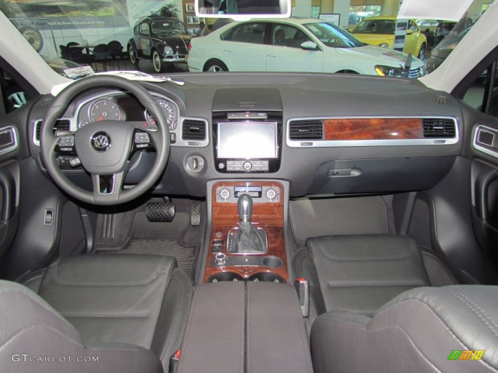 2012 Volkswagen Touareg TDI Executive 4XMotion Black Anthracite Dashboard Photo #56368291
