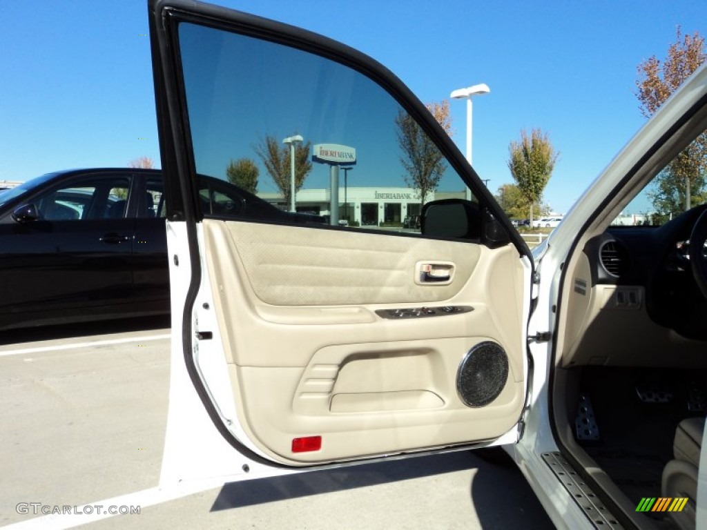 2003 IS 300 Sedan - Crystal White / Ivory photo #16