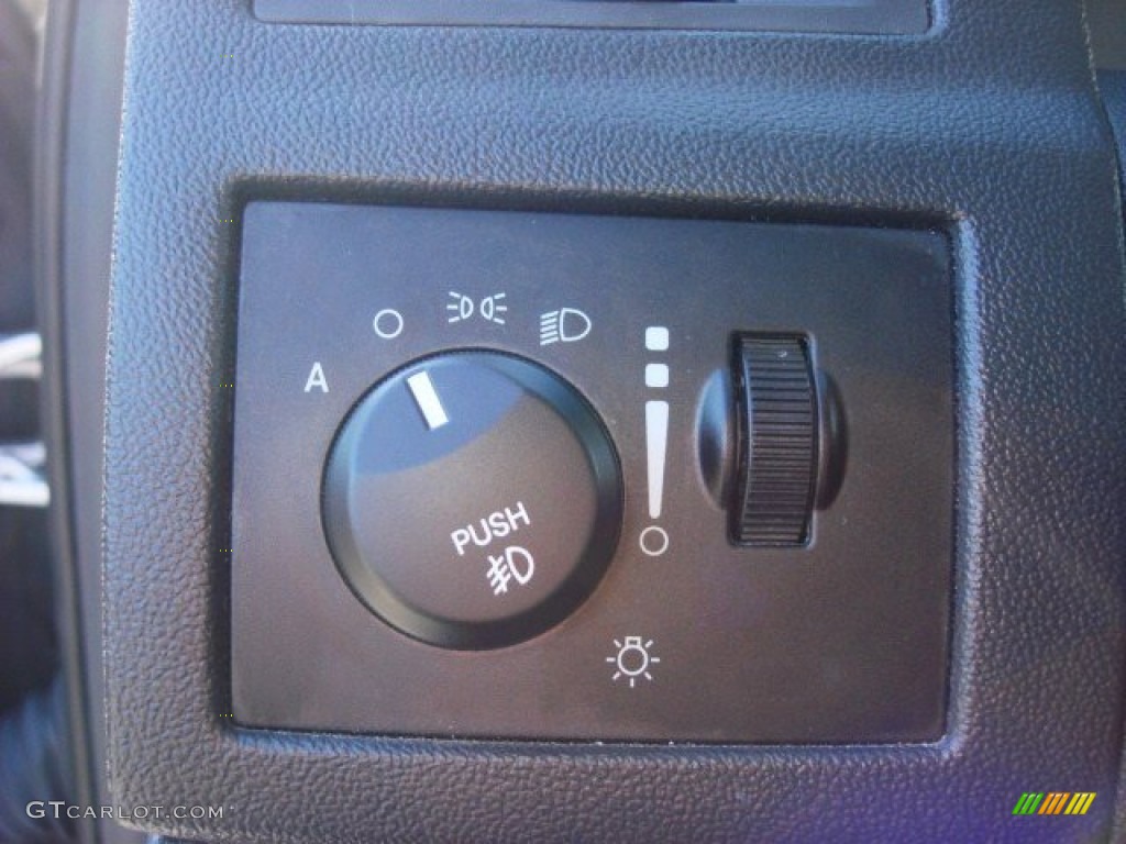 2010 300 Touring - Bright Silver Metallic / Dark Slate Gray photo #19