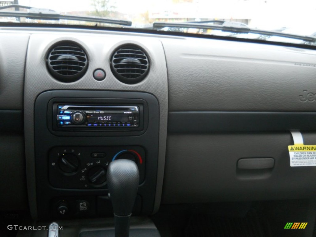 2002 Liberty Sport 4x4 - Patriot Blue Pearlcoat / Taupe photo #18