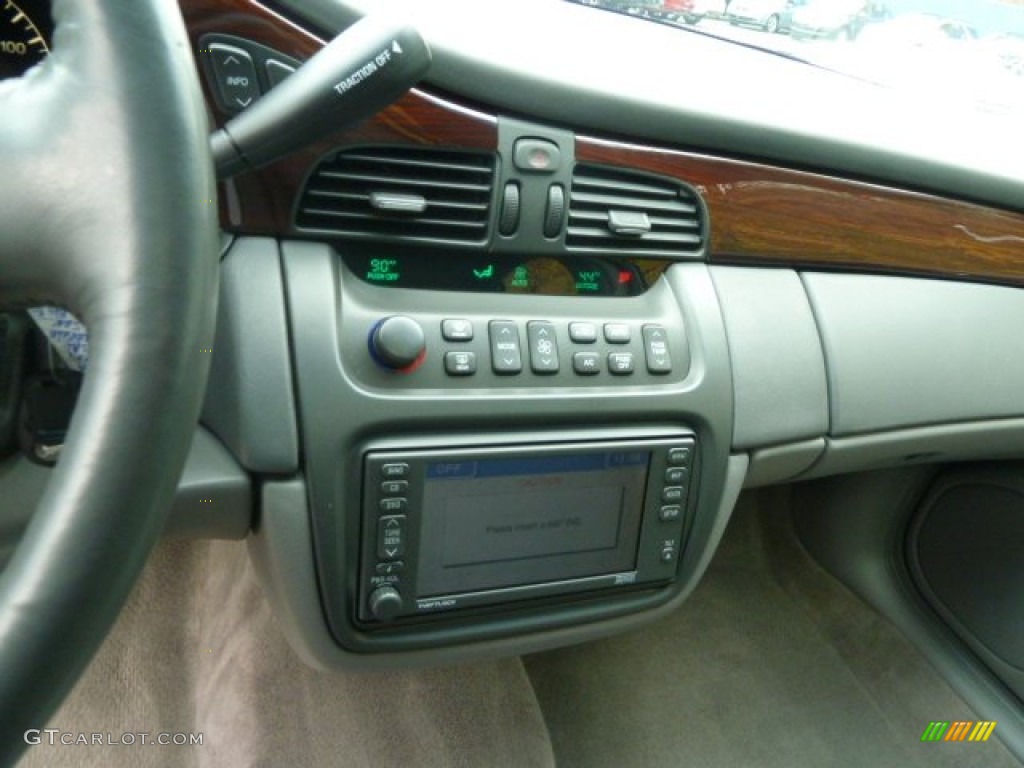 2004 Cadillac DeVille DHS Controls Photo #56371849