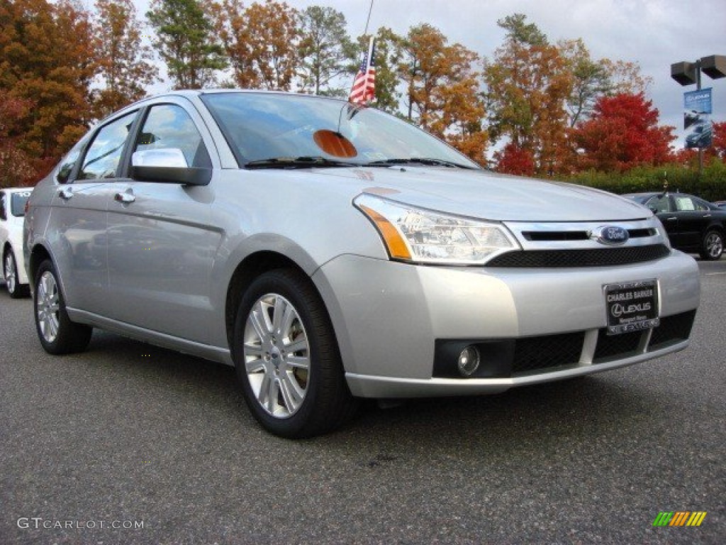 2010 Focus SEL Sedan - Ingot Silver Metallic / Charcoal Black photo #1