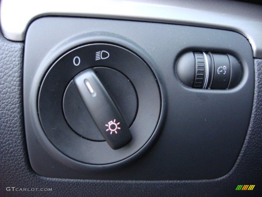 2011 Volkswagen Golf 2 Door Controls Photos