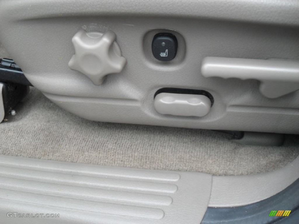 2004 Mountaineer V8 Premier AWD - Ceramic White Pearl / Medium Dark Parchment photo #9