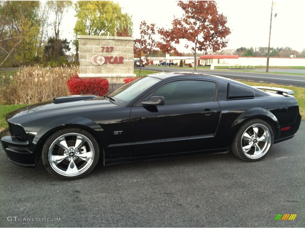 Black Ford Mustang