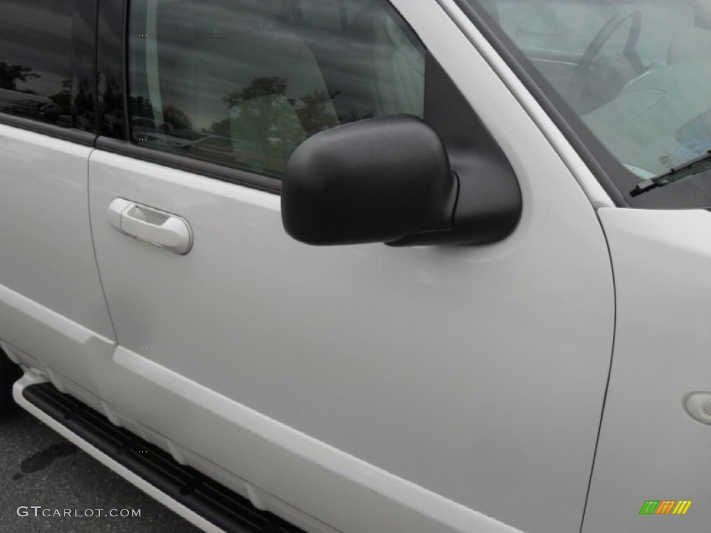 2004 Mountaineer V8 Premier AWD - Ceramic White Pearl / Medium Dark Parchment photo #23