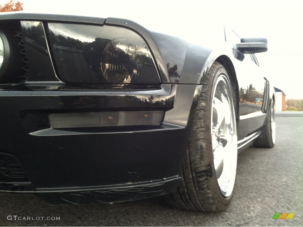 2005 Mustang GT Deluxe Coupe - Black / Dark Charcoal photo #2