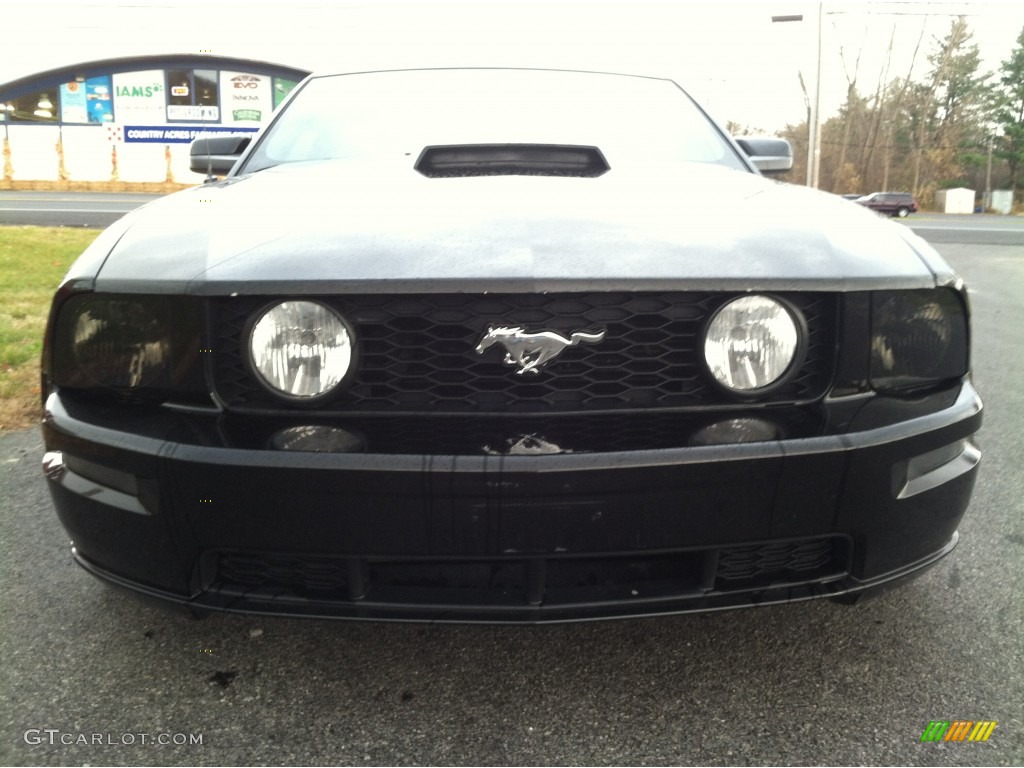 2005 Mustang GT Deluxe Coupe - Black / Dark Charcoal photo #3