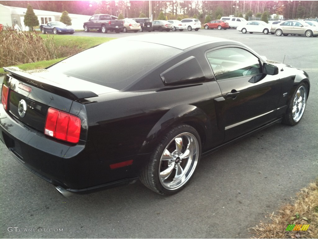 2005 Mustang GT Deluxe Coupe - Black / Dark Charcoal photo #7