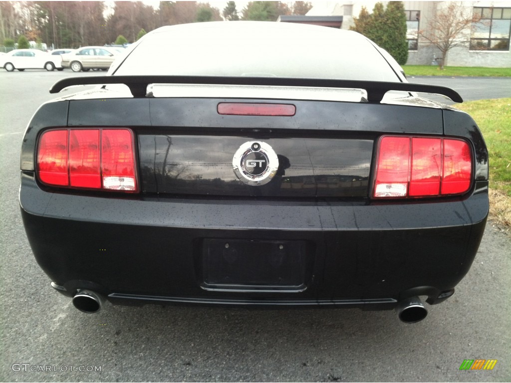 2005 Mustang GT Deluxe Coupe - Black / Dark Charcoal photo #8