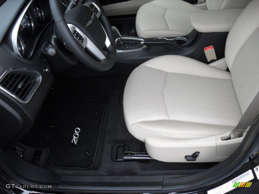 Black/Light Frost Interior 2012 Chrysler 200 Touring Sedan Photo #56385619