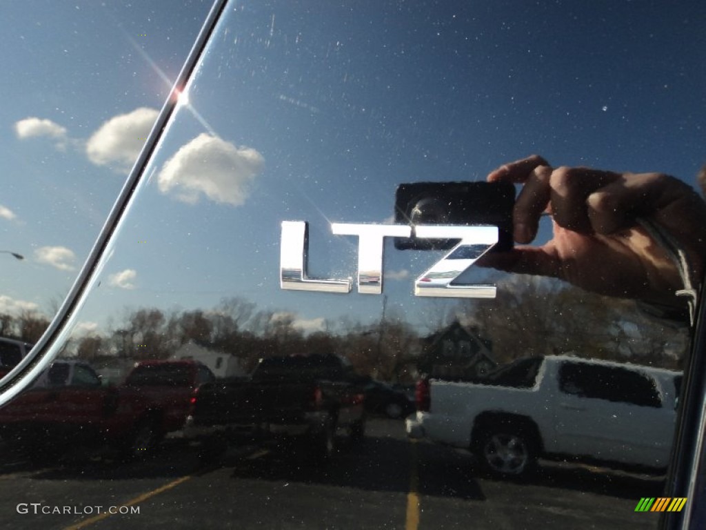 2008 Chevrolet Suburban 1500 LTZ 4x4 Marks and Logos Photos