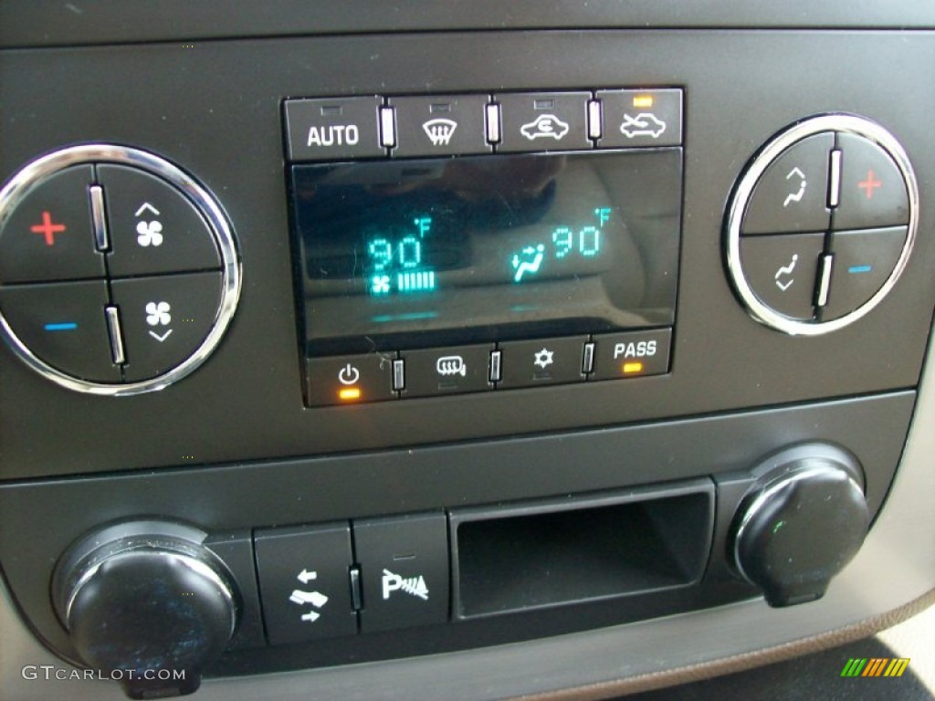 2009 GMC Sierra 3500HD SLT Crew Cab 4x4 Dually Controls Photo #56395630