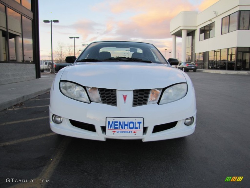 2004 Sunfire Coupe - Summit White / Graphite photo #25