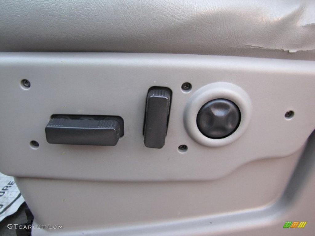 2004 Silverado 3500HD LT Crew Cab 4x4 - Silver Birch Metallic / Tan photo #9