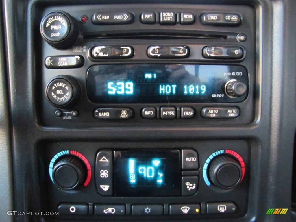 2004 Chevrolet Silverado 3500HD LT Crew Cab 4x4 Audio System Photos