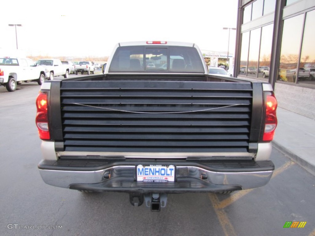 2004 Silverado 3500HD LT Crew Cab 4x4 - Silver Birch Metallic / Tan photo #26