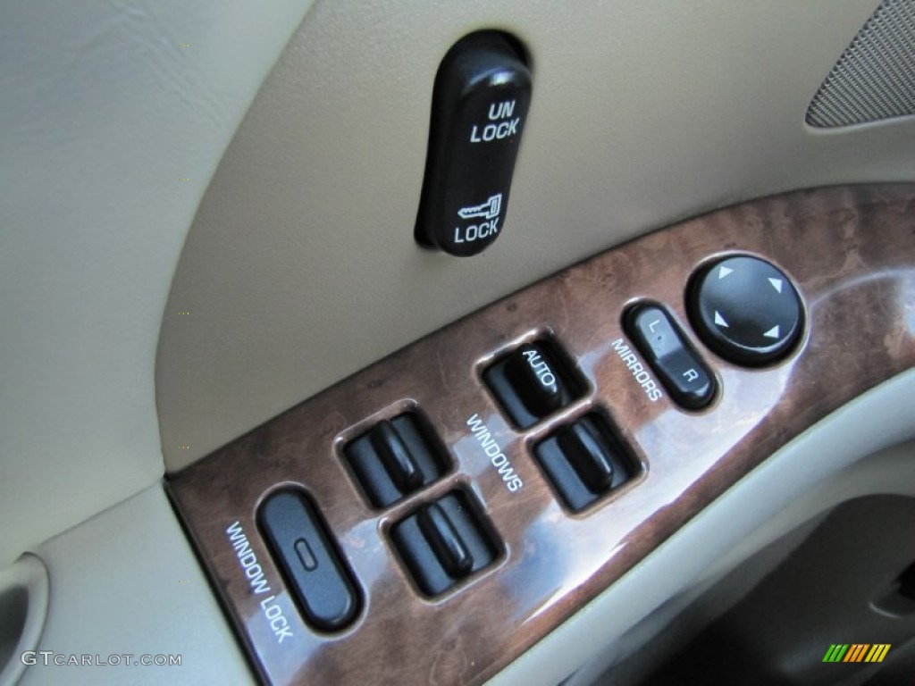 2005 Buick Park Avenue Standard Park Avenue Model Controls Photo #56396668