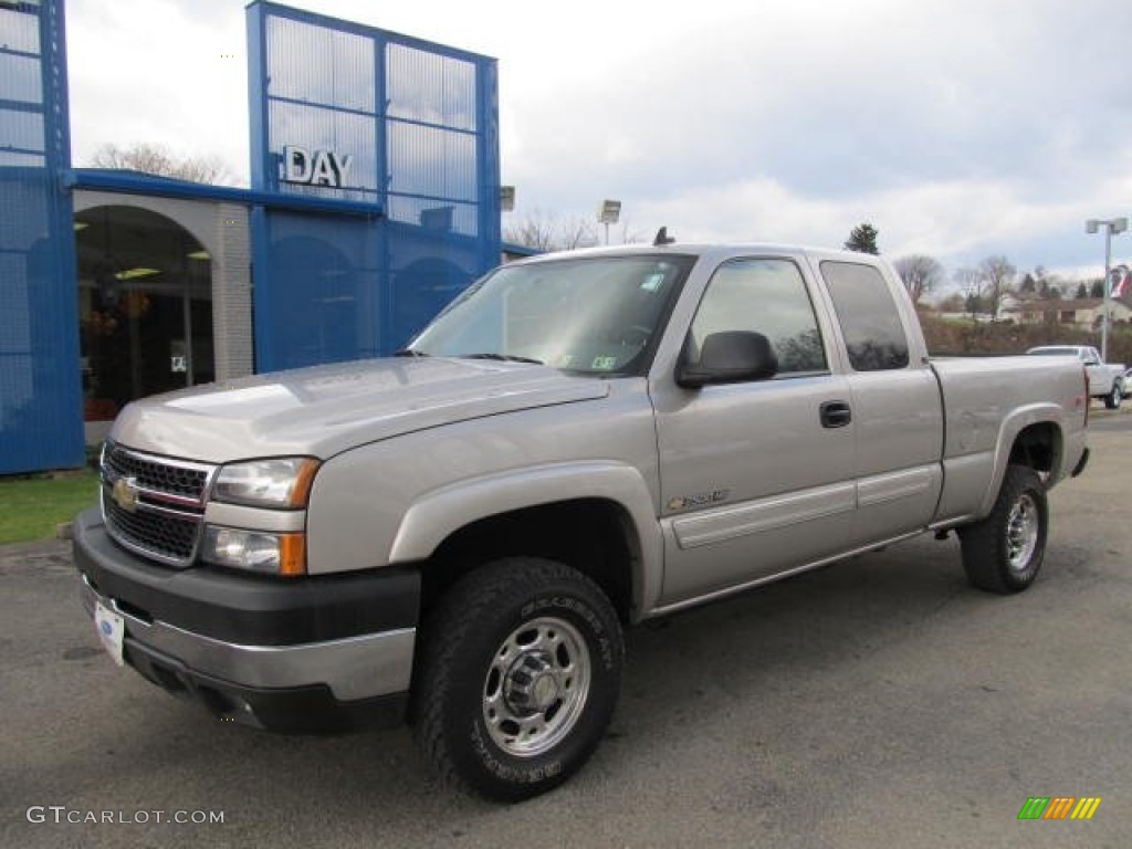 2006 Silverado 2500HD LT Extended Cab 4x4 - Sandstone Metallic / Medium Gray photo #1