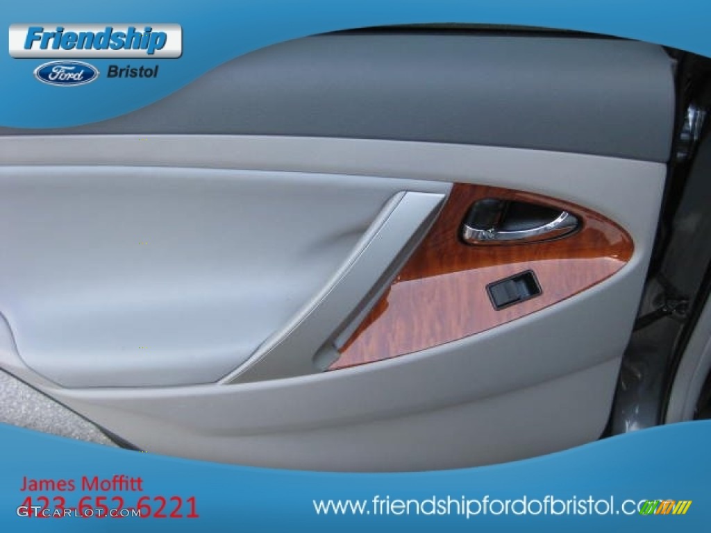 2009 Camry XLE - Magnetic Gray Metallic / Ash photo #18
