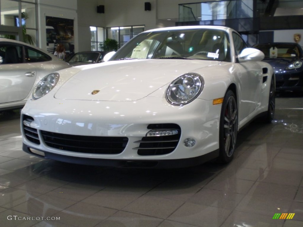 Carrara White Porsche 911