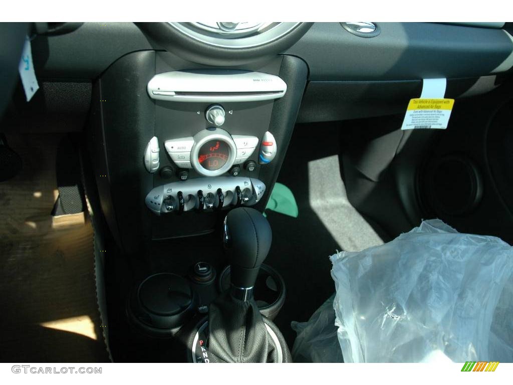 2009 Cooper Hardtop - British Racing Green Metallic / Checkered Carbon Black/Black photo #13