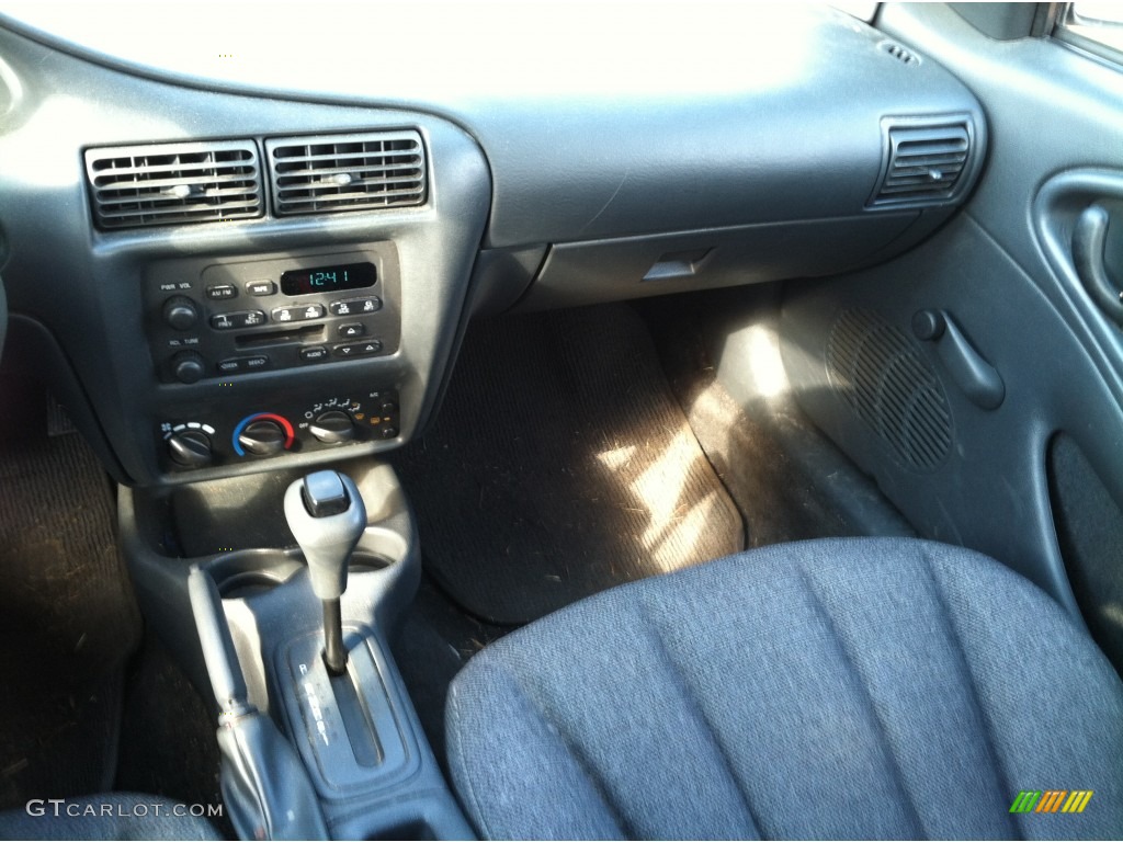 2000 Cavalier Sedan - Ultra Silver Metallic / Graphite photo #8