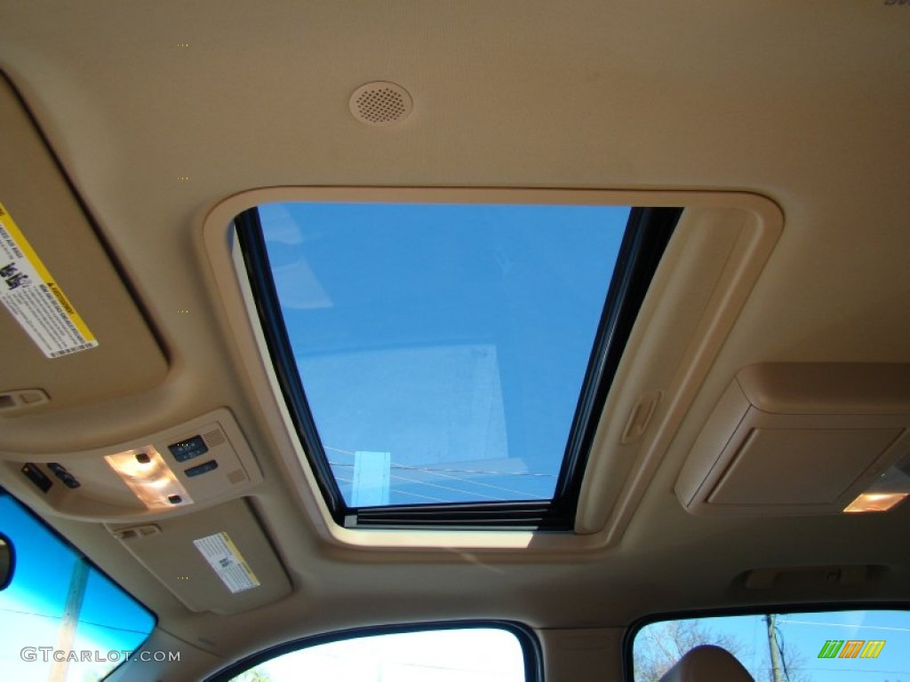 2007 Suburban 1500 LT - Summit White / Light Cashmere/Ebony photo #38