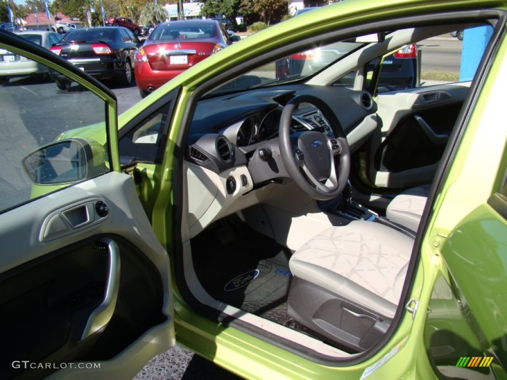 2011 Fiesta SE Sedan - Lime Squeeze Metallic / Light Stone/Charcoal Black Cloth photo #9