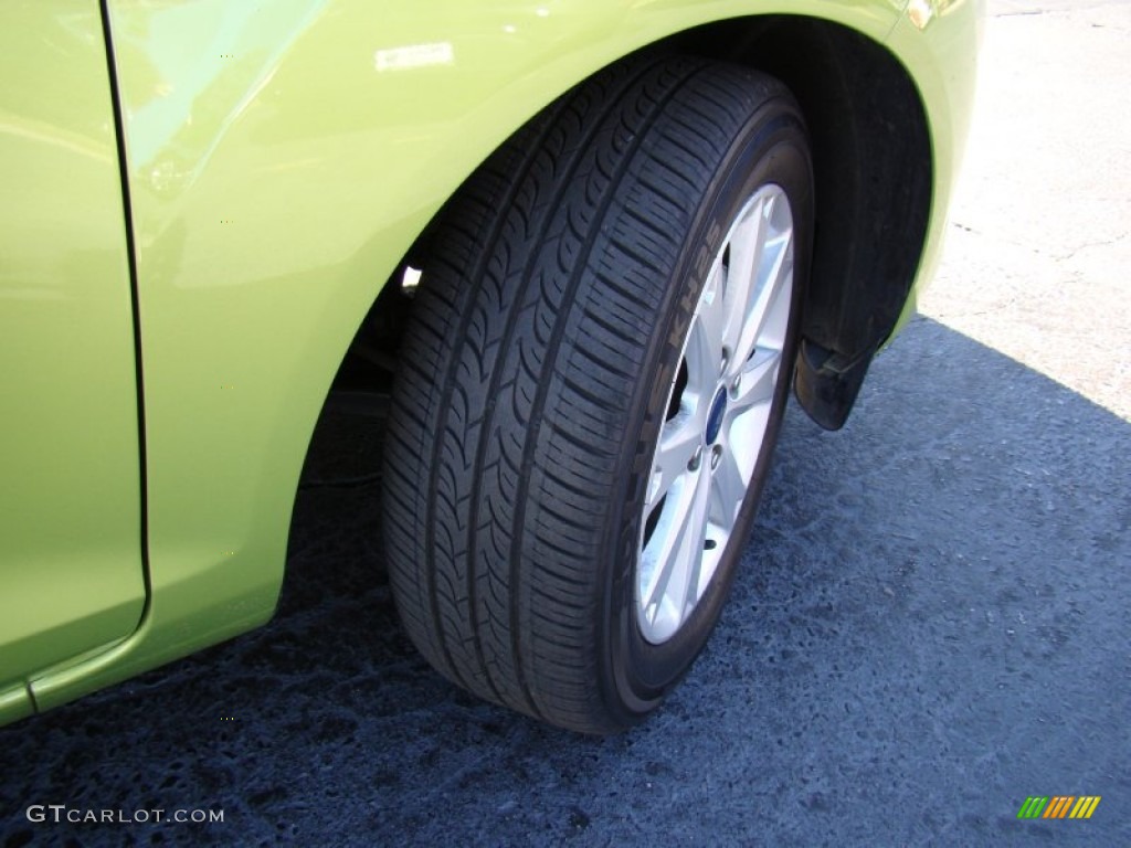 2011 Fiesta SE Sedan - Lime Squeeze Metallic / Light Stone/Charcoal Black Cloth photo #28