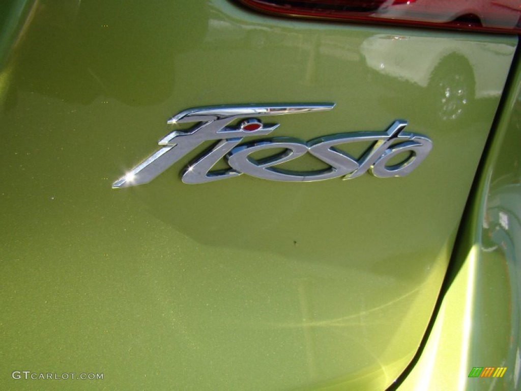 2011 Fiesta SE Sedan - Lime Squeeze Metallic / Light Stone/Charcoal Black Cloth photo #34