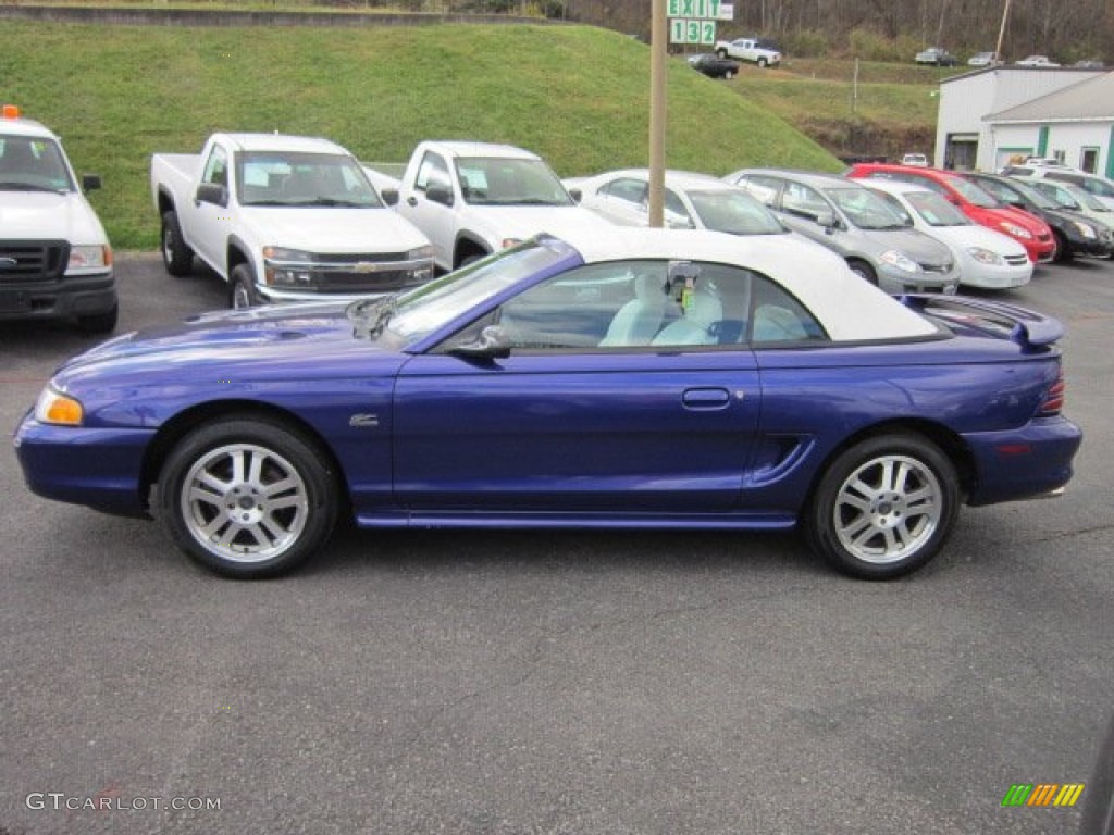 1995 Mustang GT Convertible - Sapphire Blue Metallic / White photo #4