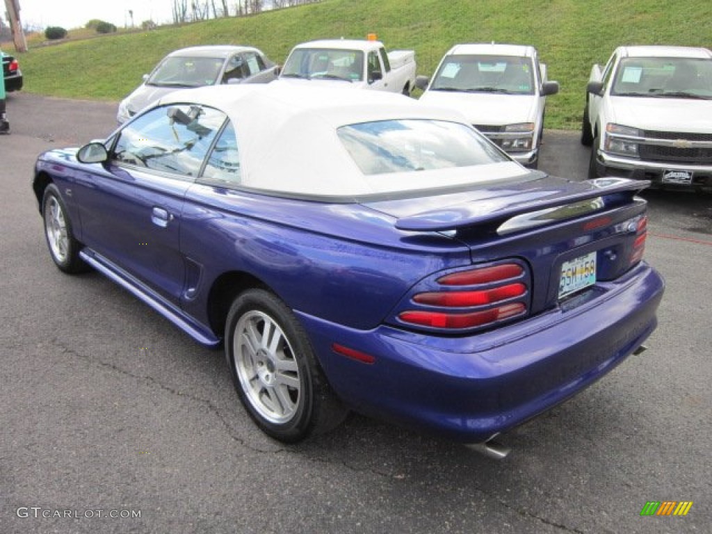 1995 Mustang GT Convertible - Sapphire Blue Metallic / White photo #5